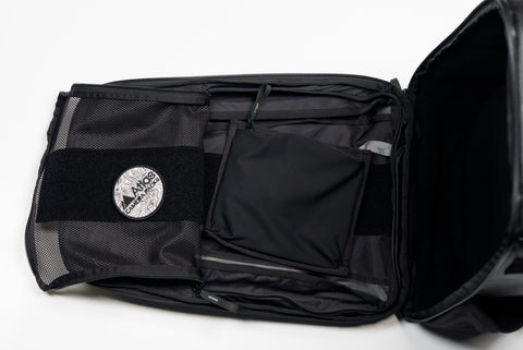 Pass-Through Pocket on Front Panel for 25L